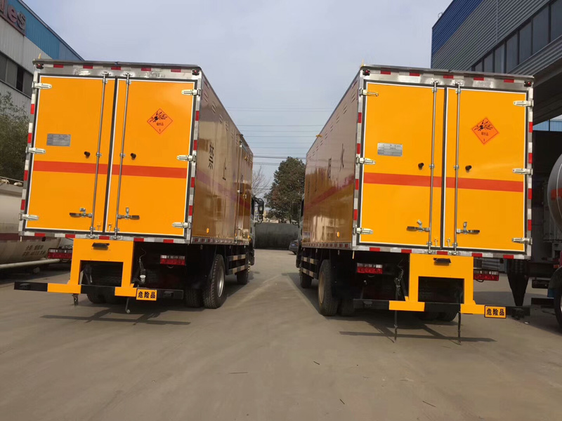 東風(fēng)6.3米爆破器材運(yùn)輸車