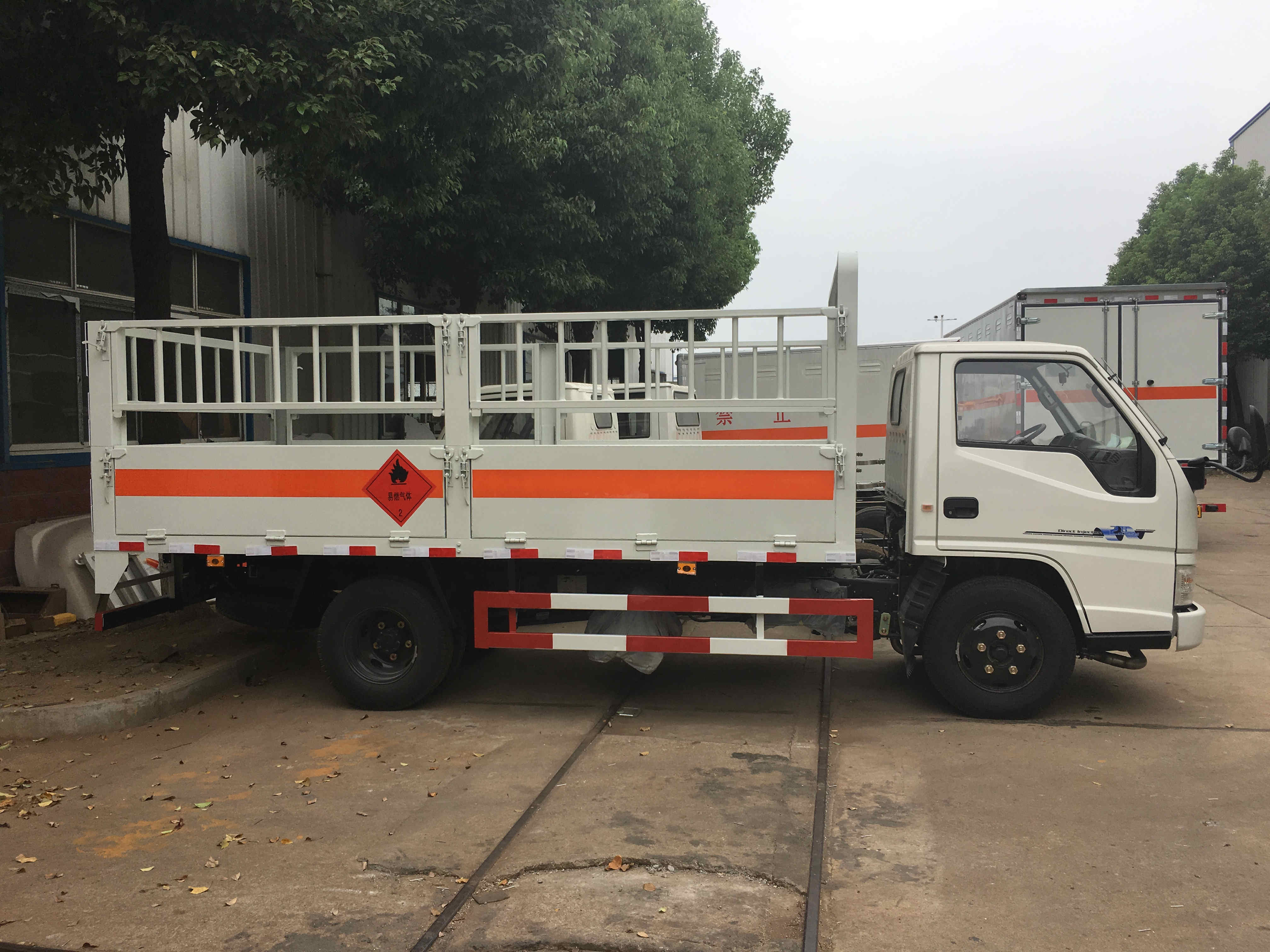 江鈴4.2米氣瓶運輸車