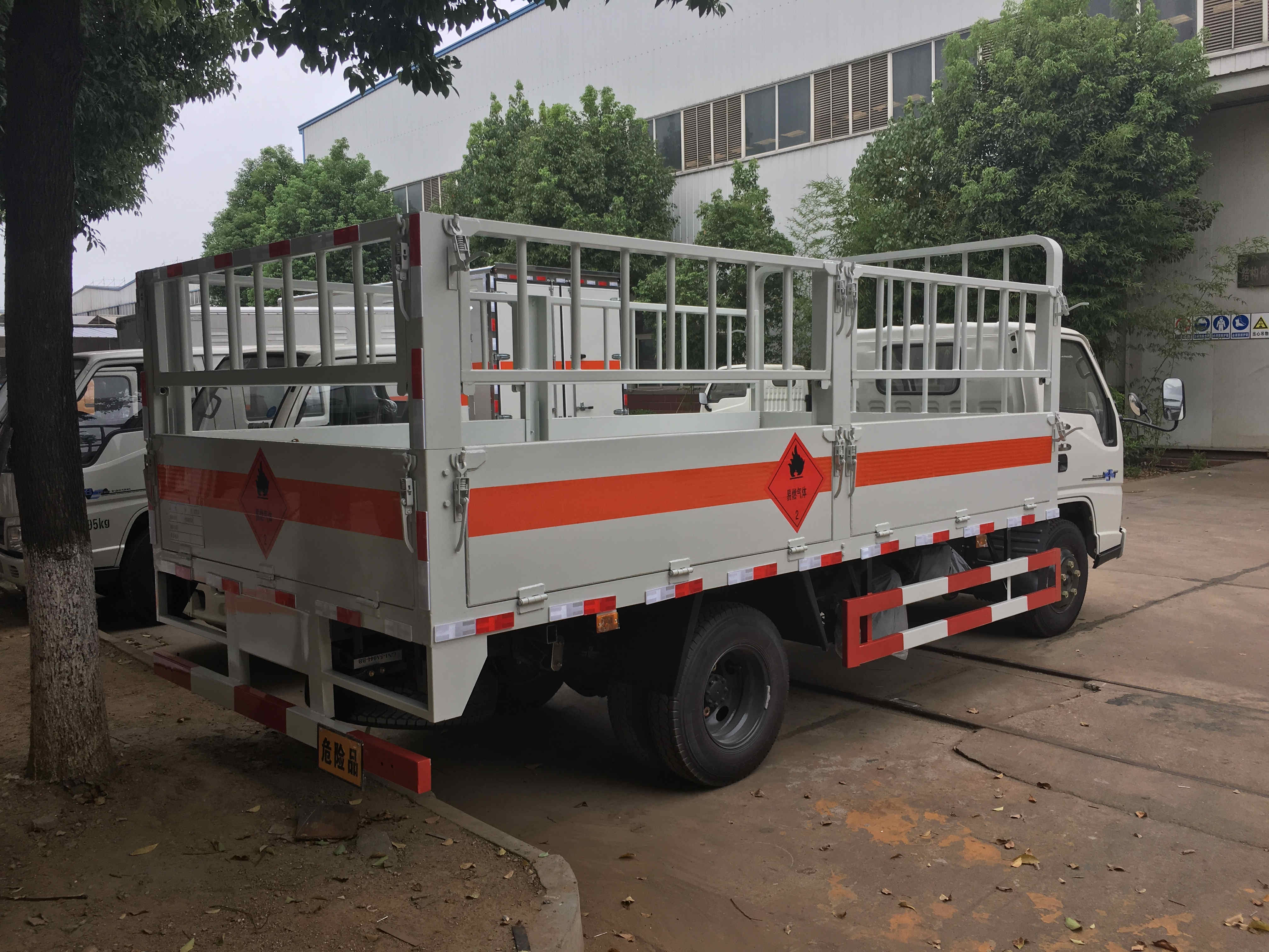 江鈴4.2米氣瓶運輸車