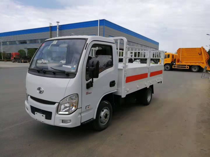 上汽躍進3.3米氣瓶運輸車