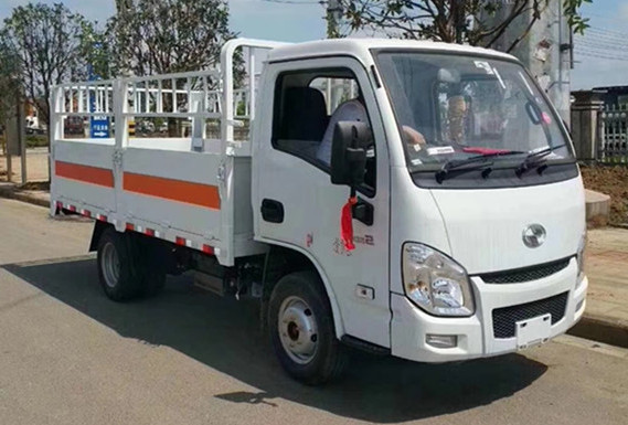 上汽躍進3.3米氣瓶運輸車