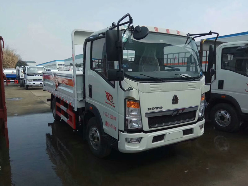 重汽豪沃藍牌4.1米氣瓶運輸車