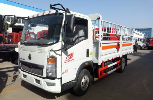 重汽豪沃藍牌4.1米氣瓶運輸車