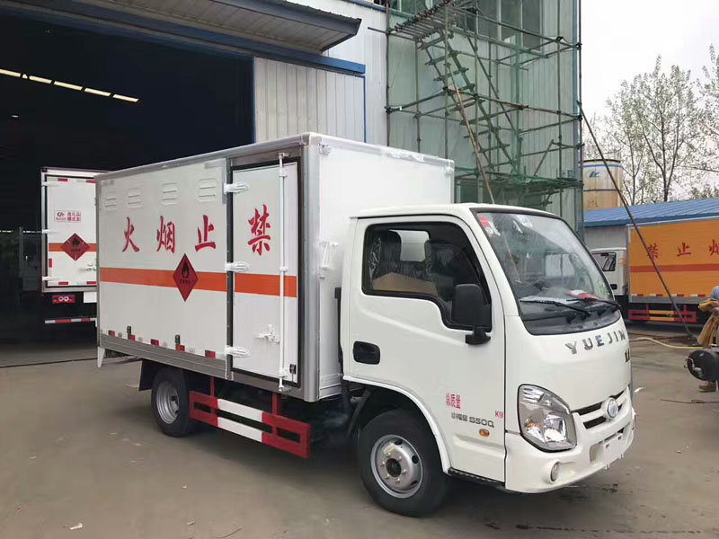 上汽躍進藍牌汽油版3.3米氣體廂式車