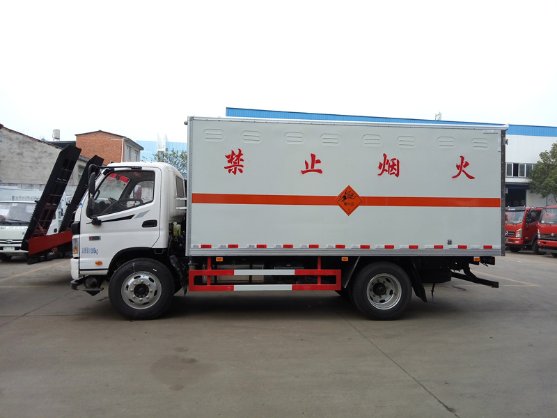 福田5.1米爆破器材車