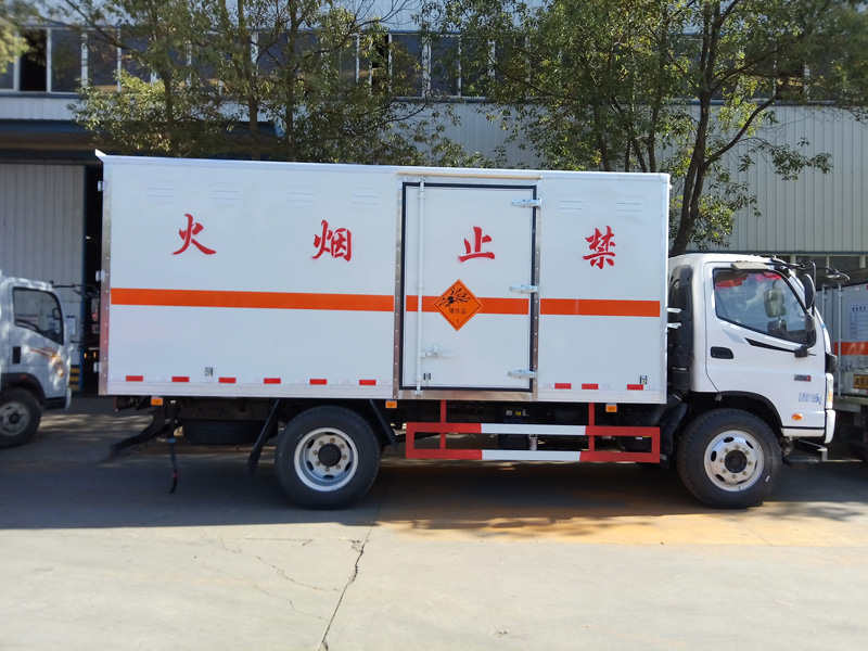 福田5.1米爆破器材車