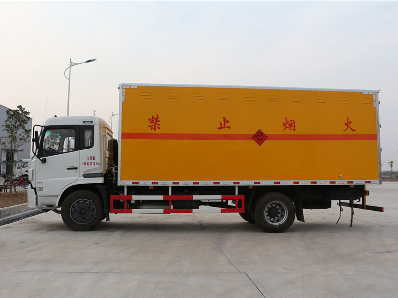 東風天錦6.2米爆破器材車