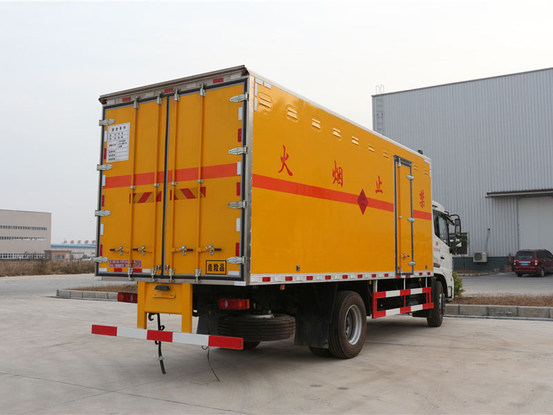 東風天錦6.2米爆破器材車