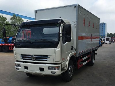 東風5.1米爆破器材車