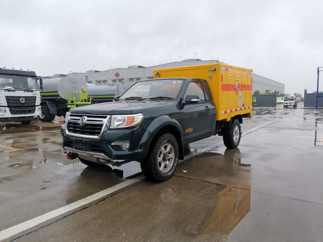 東風皮卡四驅民爆器材運輸車
