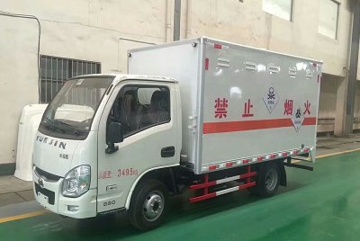 上汽躍進藍牌柴油版3.3米毒性感染性廂式車
