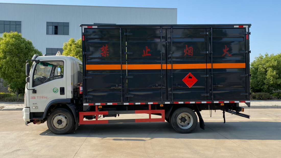 大運(yùn)液體廂式運(yùn)輸車(chē)