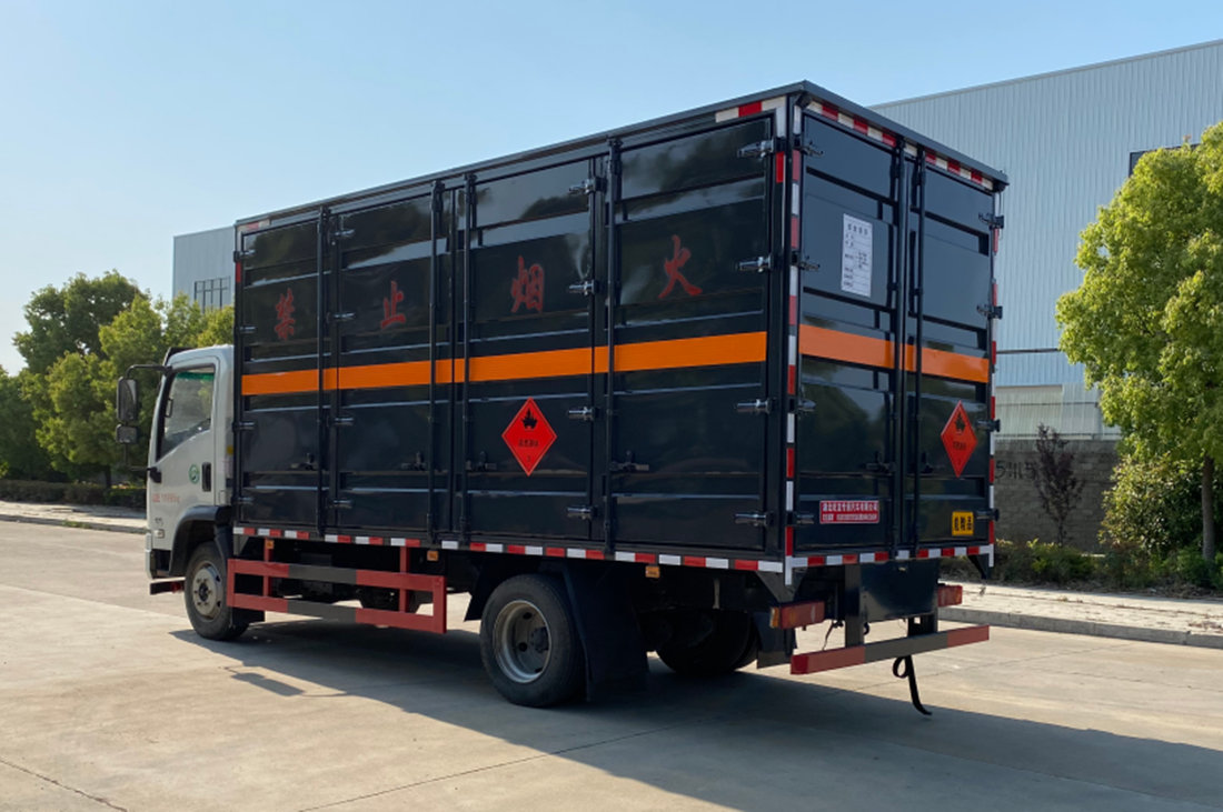 大運(yùn)液體廂式運(yùn)輸車(chē)