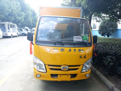 上汽躍進藍牌柴油版3.3米液體廂式車