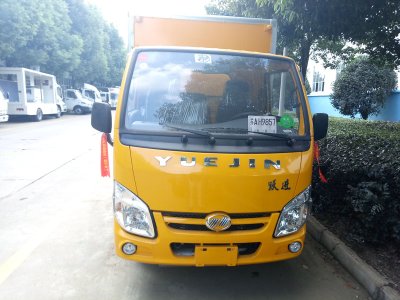 上汽躍進藍牌3.3米柴油版腐蝕品廂式車