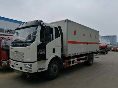 解放6.2米腐蝕品廂式車