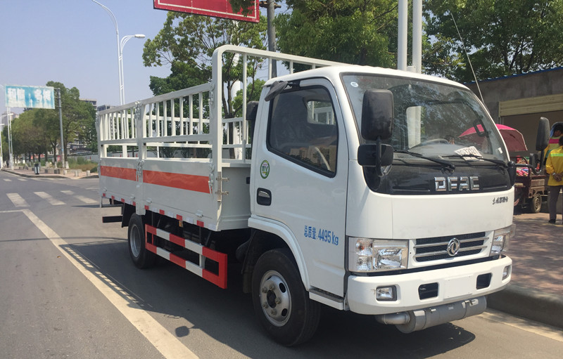 東風多利卡藍牌4.1米氣瓶運輸車