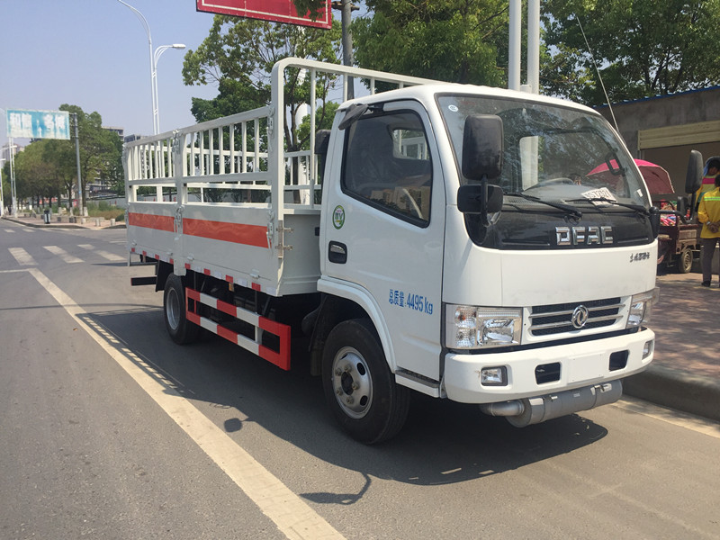 東風多利卡藍牌4.1米氣瓶運輸車