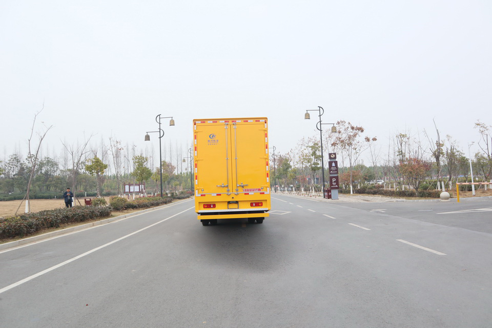 東風天錦電源車