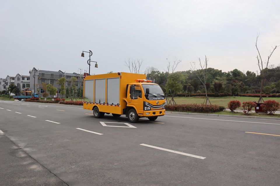 東風多利卡救險車