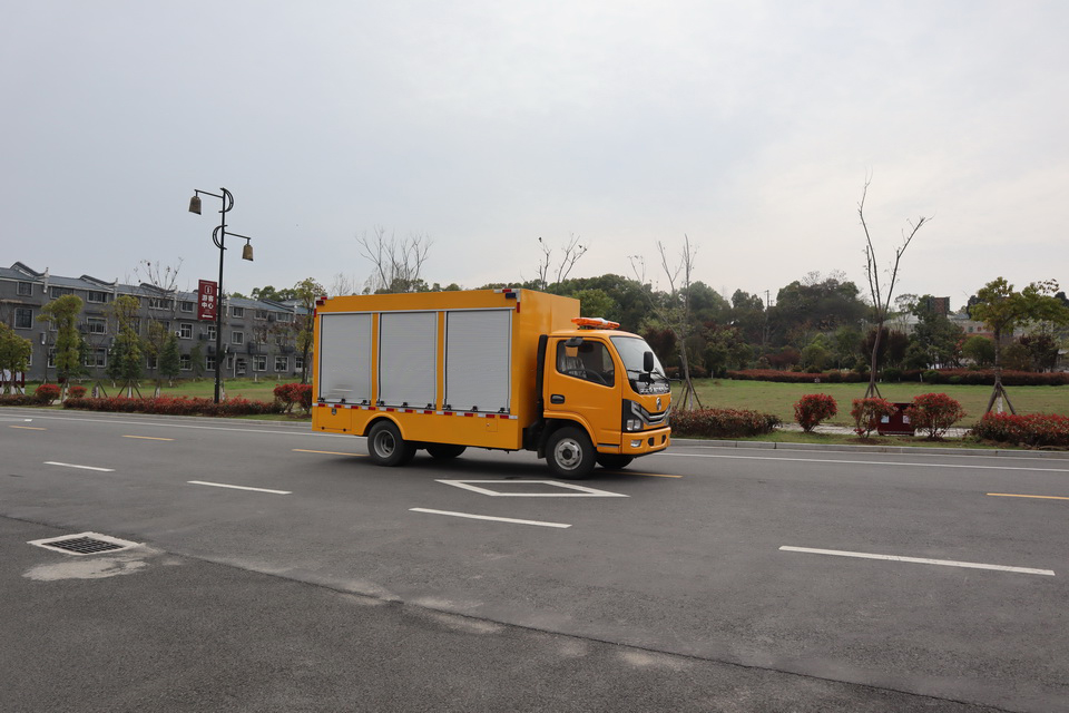 東風多利卡救險車