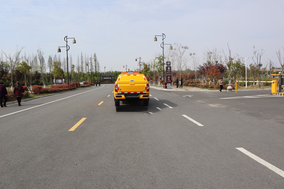 大通皮卡救險(xiǎn)車(chē)