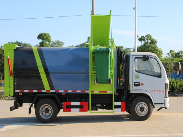 東風小多利卡廂式4.5方餐廚垃圾車