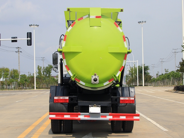 東風D9圓罐9.5方餐廚垃圾車