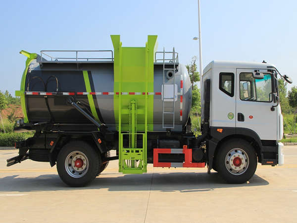 東風D9圓罐9.5方餐廚垃圾車