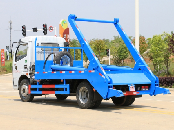 東風大多利卡5~6方擺臂垃圾車