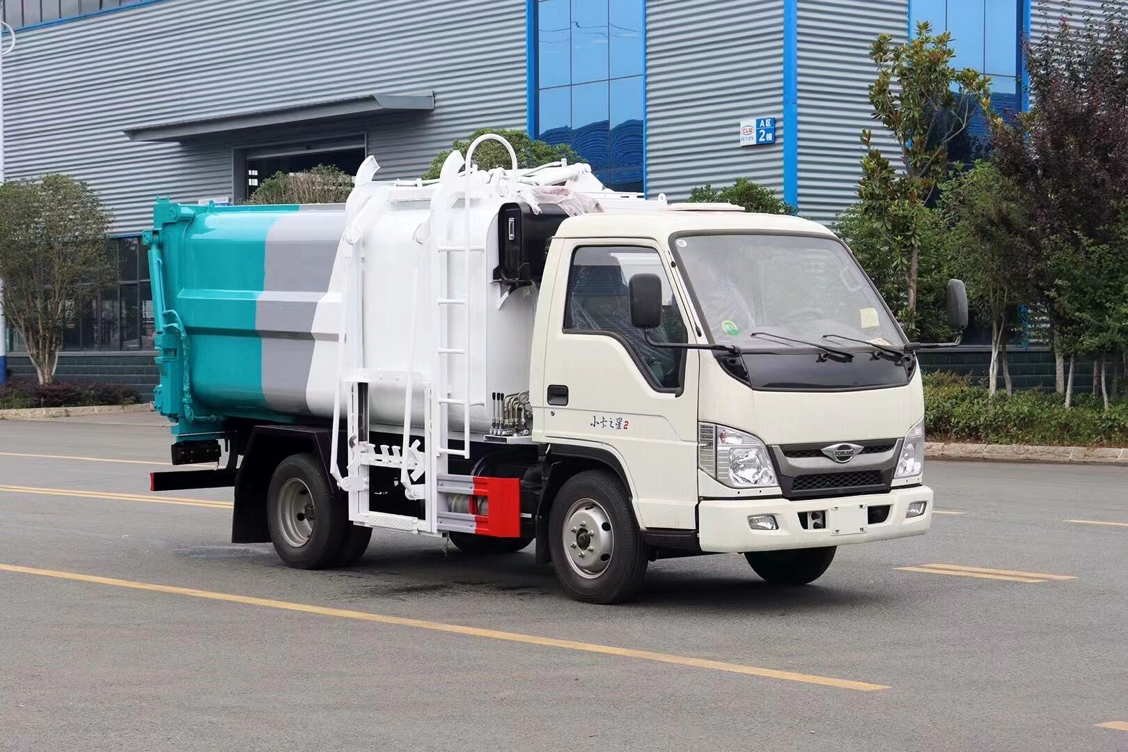 福田小卡4方掛桶垃圾車