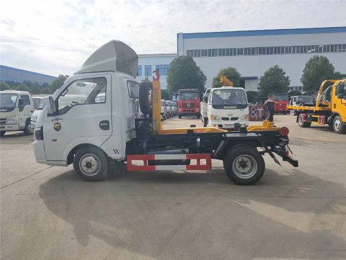 東風途逸藍牌3-4方勾臂垃圾車