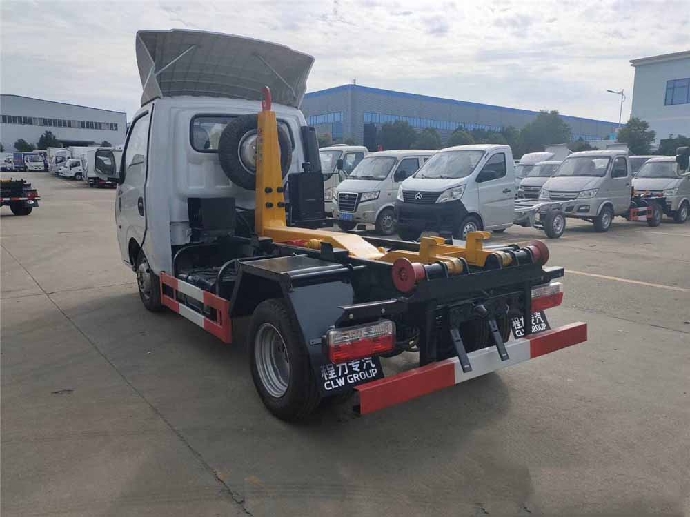 東風途逸藍牌3-4方勾臂垃圾車