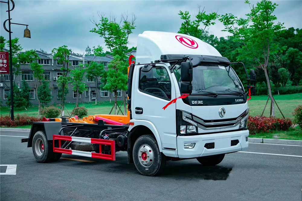 東風多利卡D7勾臂垃圾車