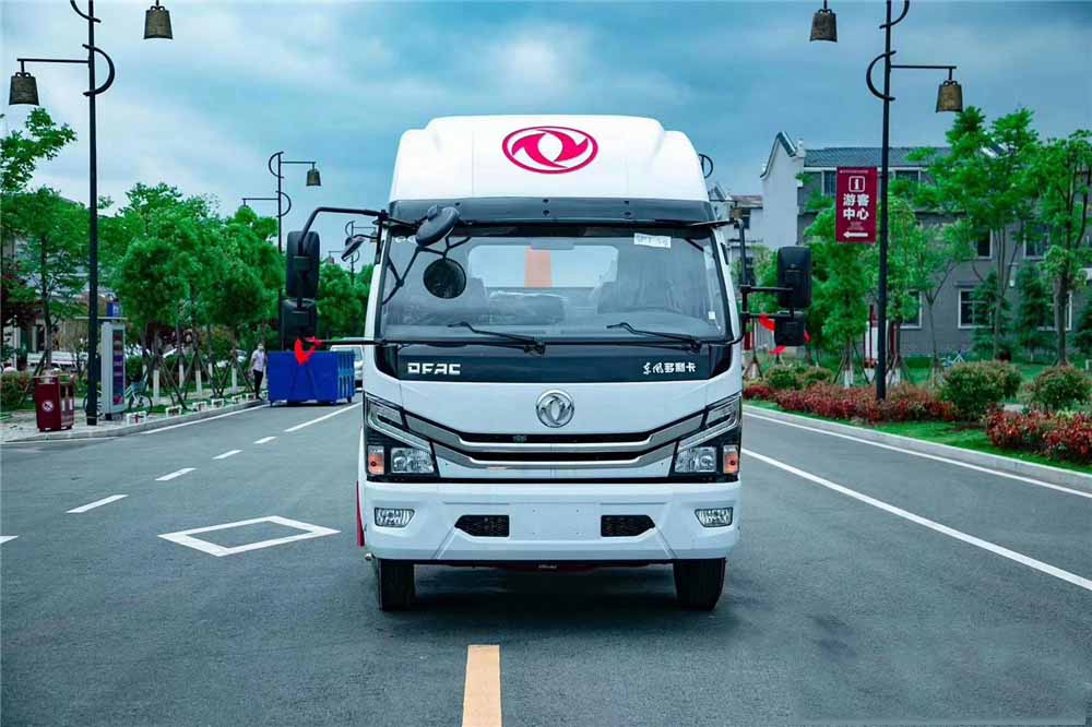 東風多利卡D7勾臂垃圾車