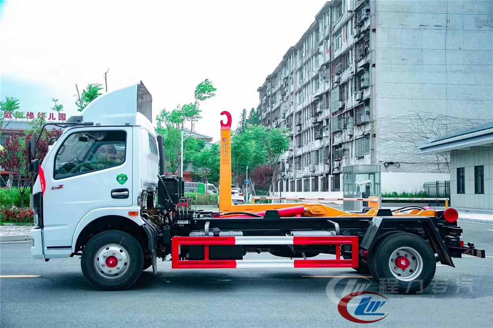 東風多利卡D7勾臂垃圾車