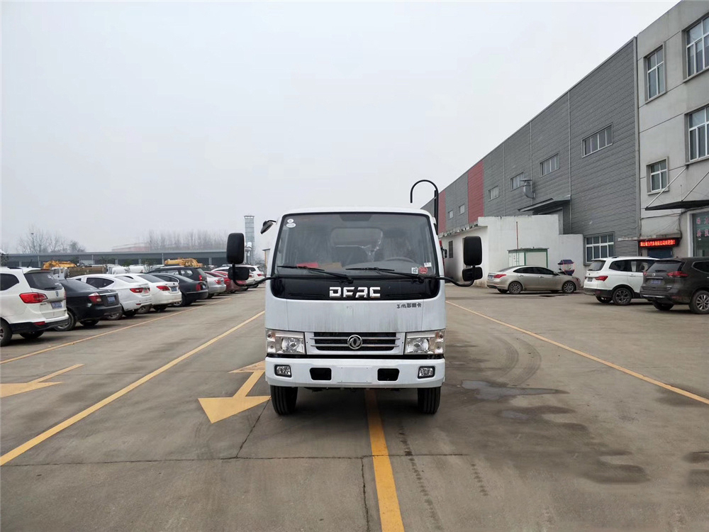 東風D6地庫版5立方壓縮垃圾車