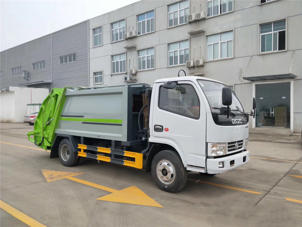 東風D6地庫版5立方壓縮垃圾車
