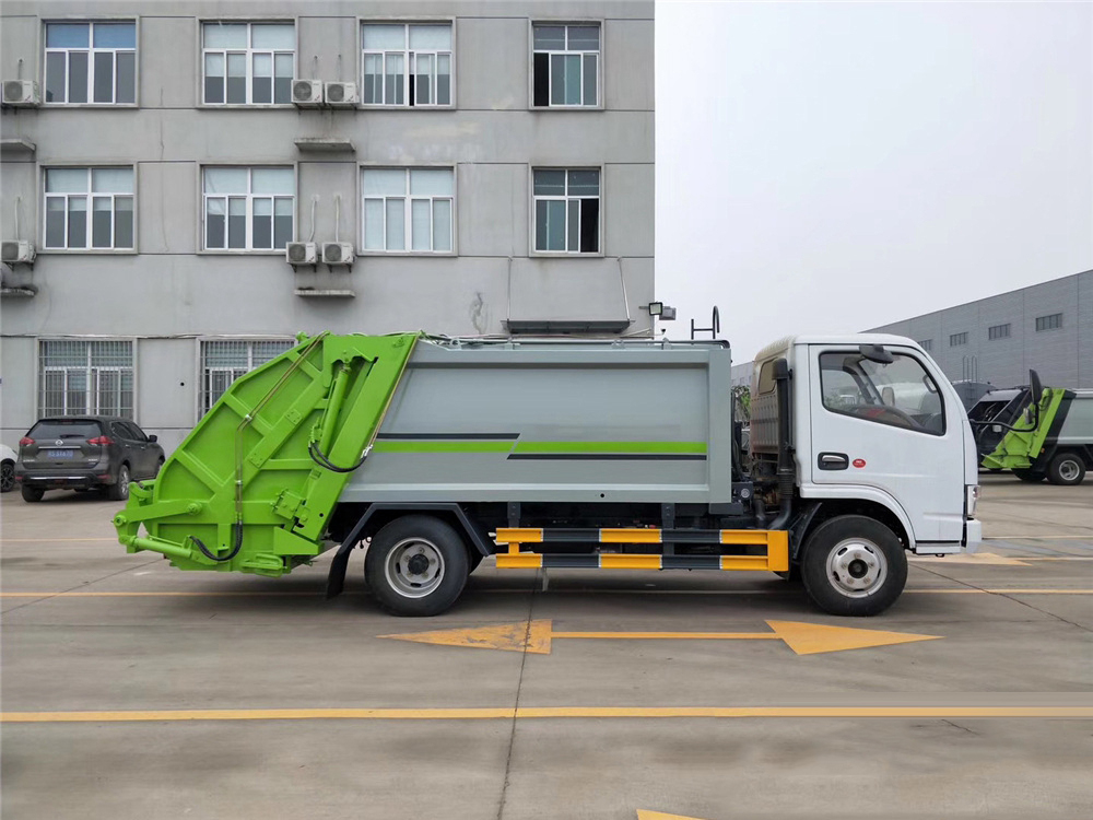 東風D6地庫版5立方壓縮垃圾車