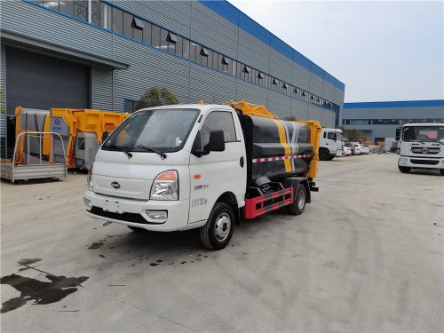 凱馬瑞航藍(lán)牌4.5立方側(cè)裝壓縮垃圾車