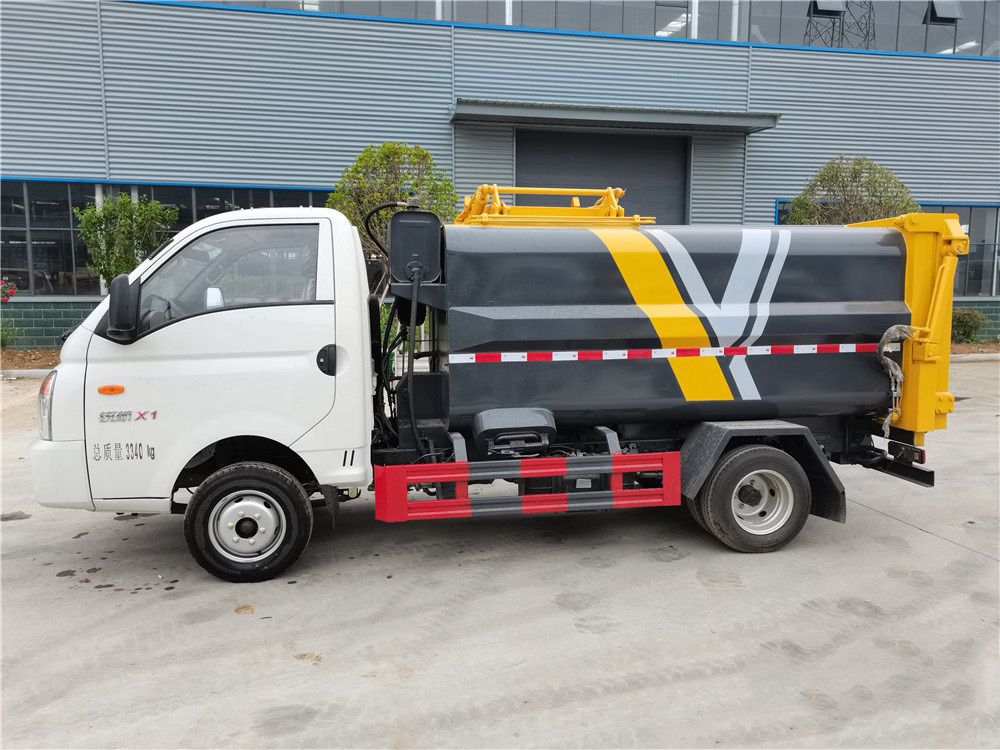 凱馬瑞航藍(lán)牌4.5立方側(cè)裝壓縮垃圾車