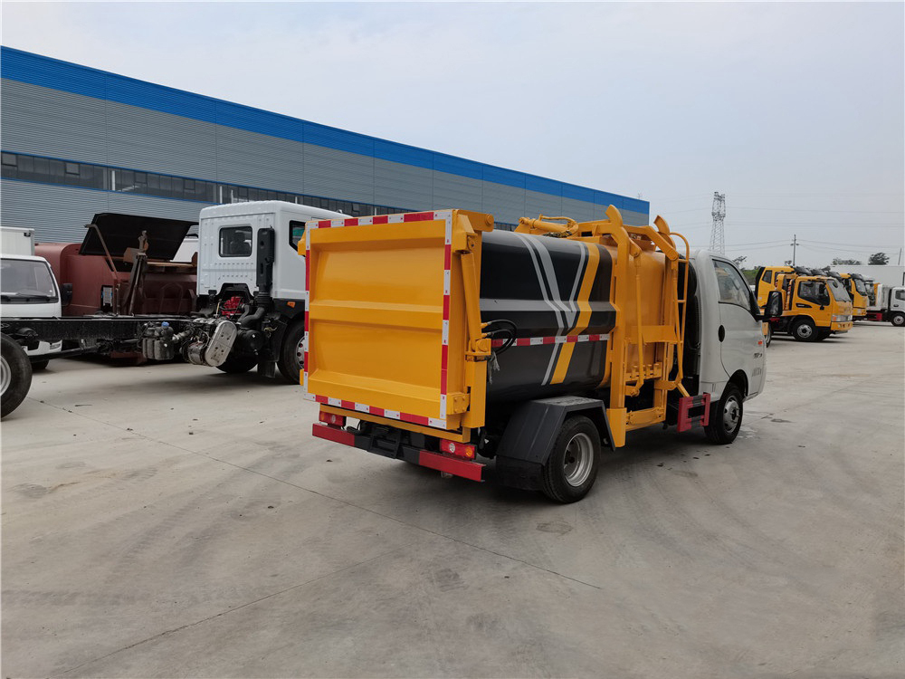 凱馬瑞航藍(lán)牌4.5立方側(cè)裝壓縮垃圾車