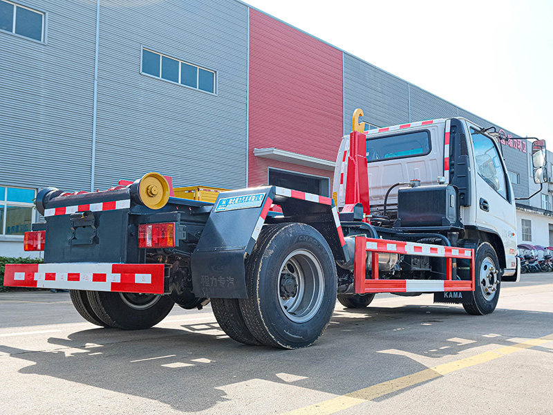 凱馬藍(lán)牌勾臂垃圾車