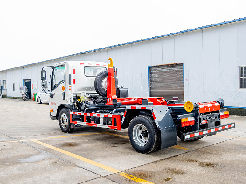 大運(yùn)藍(lán)牌5方勾臂垃圾車