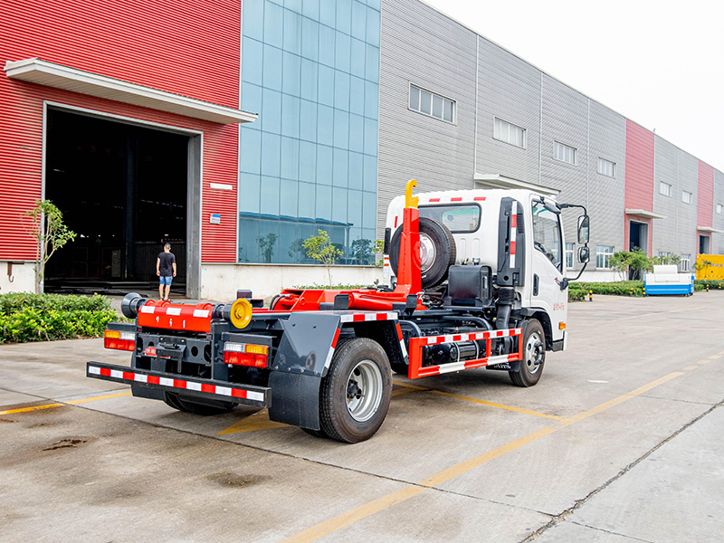 大運(yùn)藍(lán)牌5方勾臂垃圾車