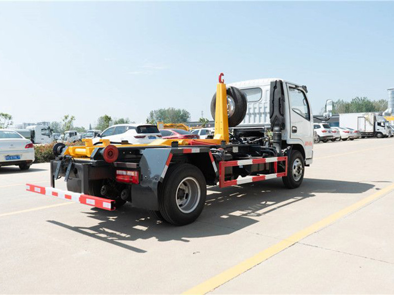 東風多利卡藍牌5方勾臂垃圾車