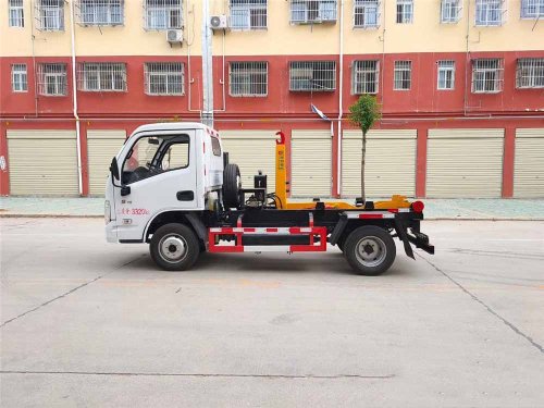 上汽躍進(jìn)藍(lán)牌3方勾臂垃圾車