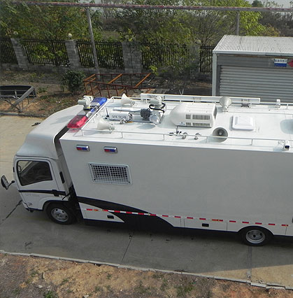 大型通信指揮車