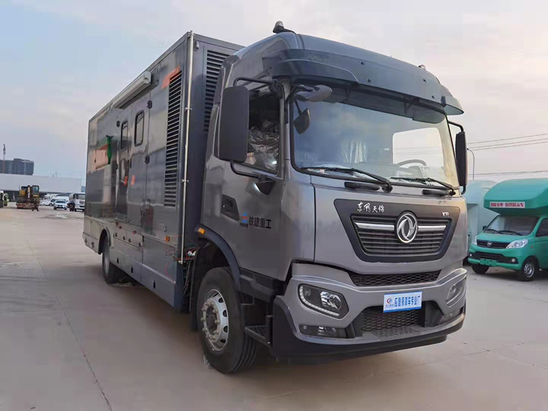 東風天錦隧道指揮車