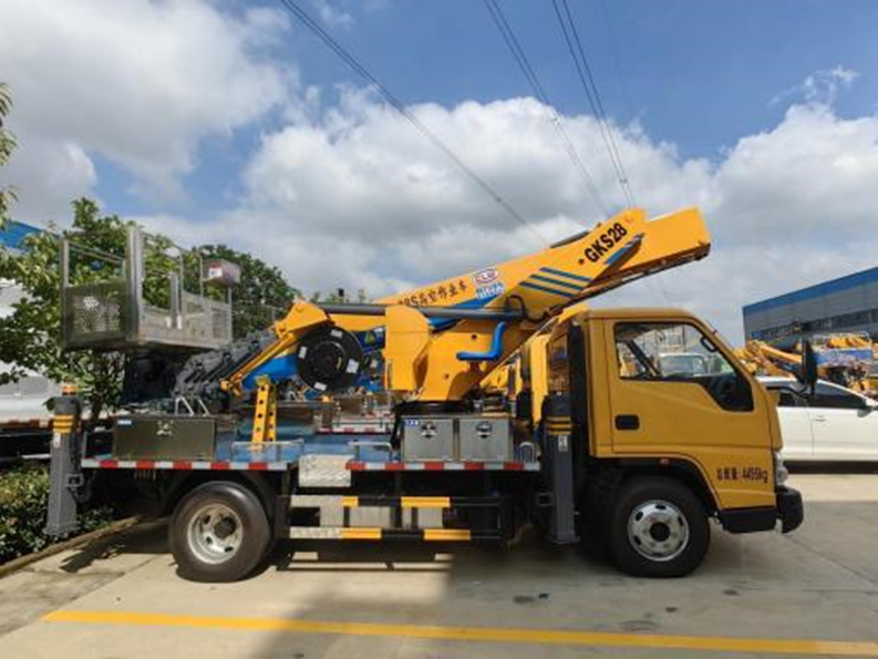江鈴順達(dá)藍(lán)牌28米直臂伸縮式高空作業(yè)車